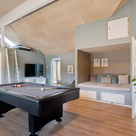 5 Star In Henne Сasa de vacaciones