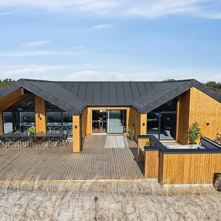 5 Star In Henne Сasa de vacaciones